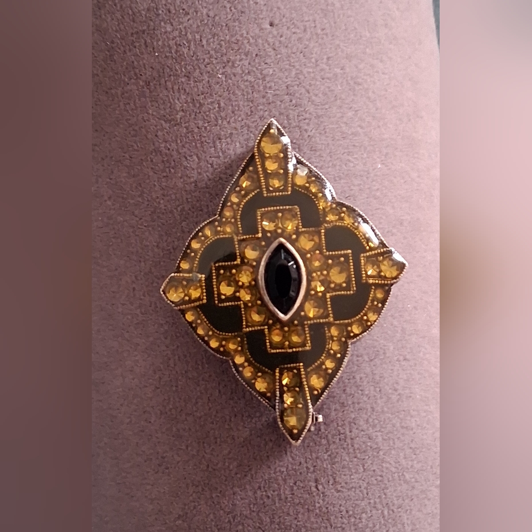 Vtg Victorian Style Black/Yellow Brooch